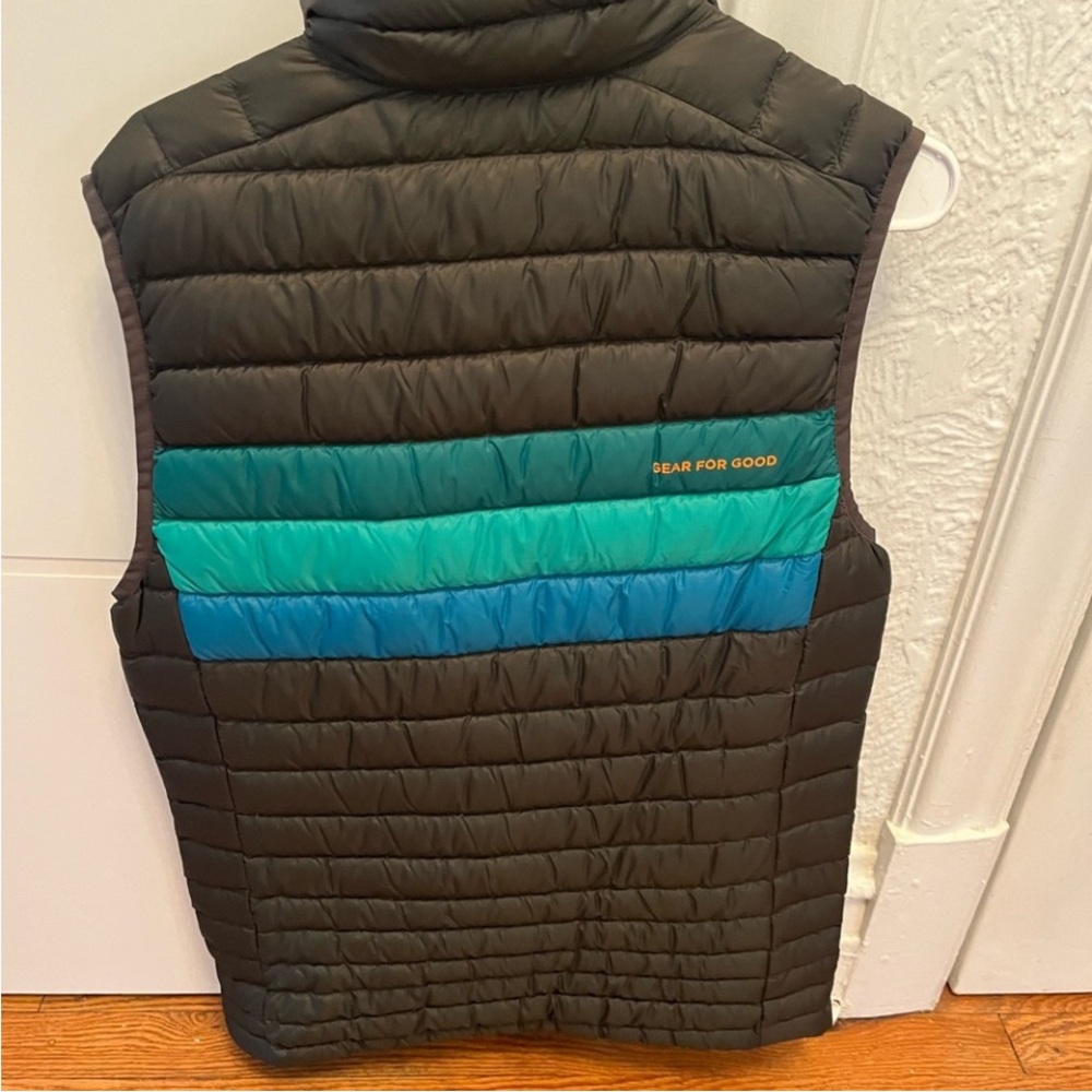 Men’s small cotapaxia puffy vest - Picture 2 of 2